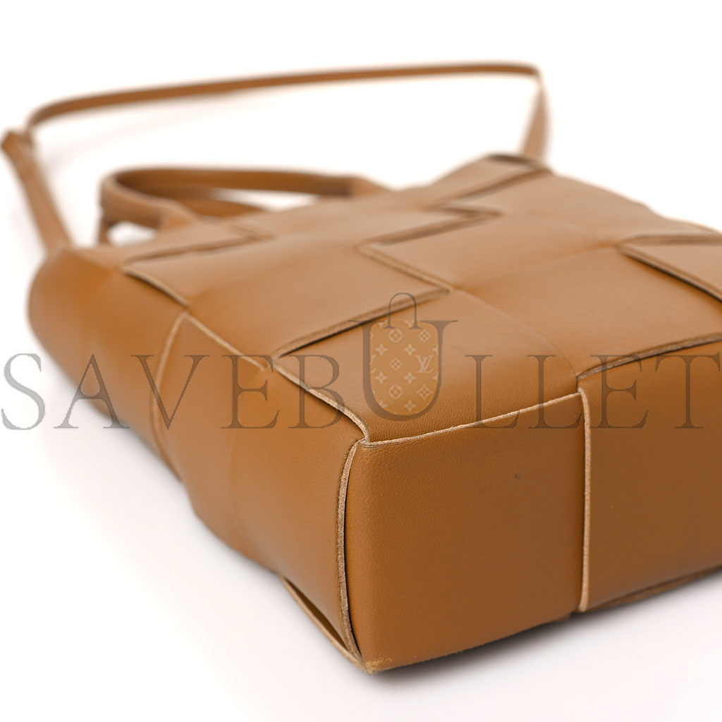bo*te*ga  ve*ne*ta lambskin maxi intrecciato mini Nor*h south cassette tote camel gold (27*24*5cm)