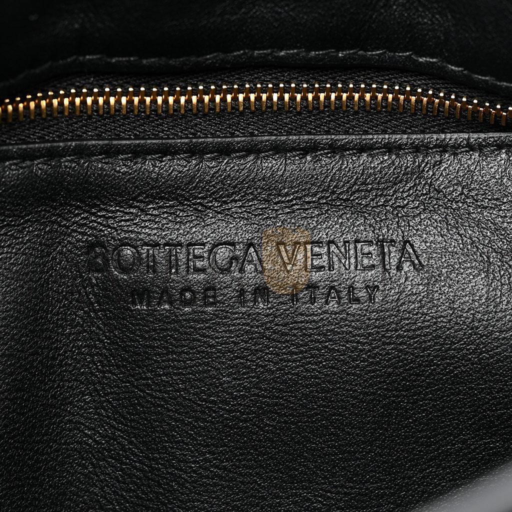 bo*te*ga Ve*ne*ta lambskin maxi intrecciato padded chain cassette crossbody bag black  (25*15*8cm)