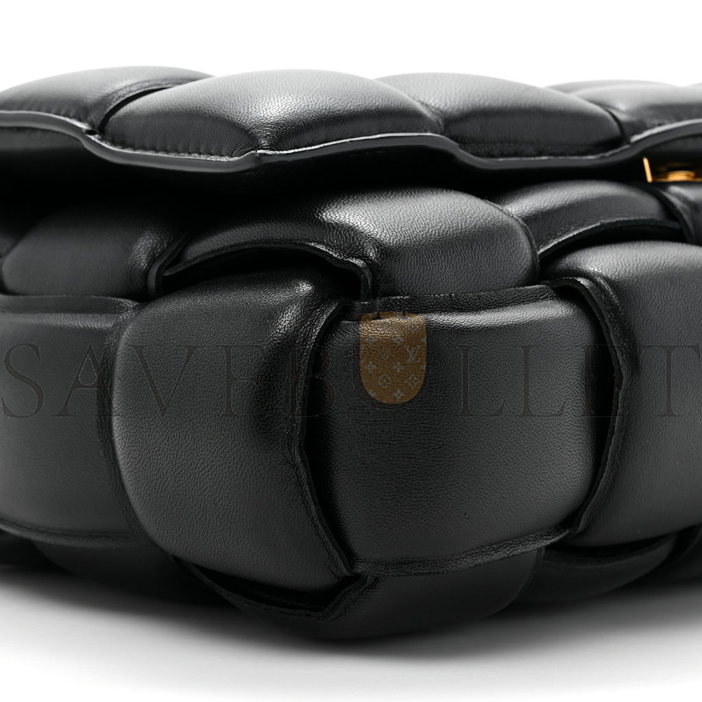 bo*te*ga Ve*ne*ta nappa maxi intrecciato padded cassette crossbody bag black  (26*18*8cm)