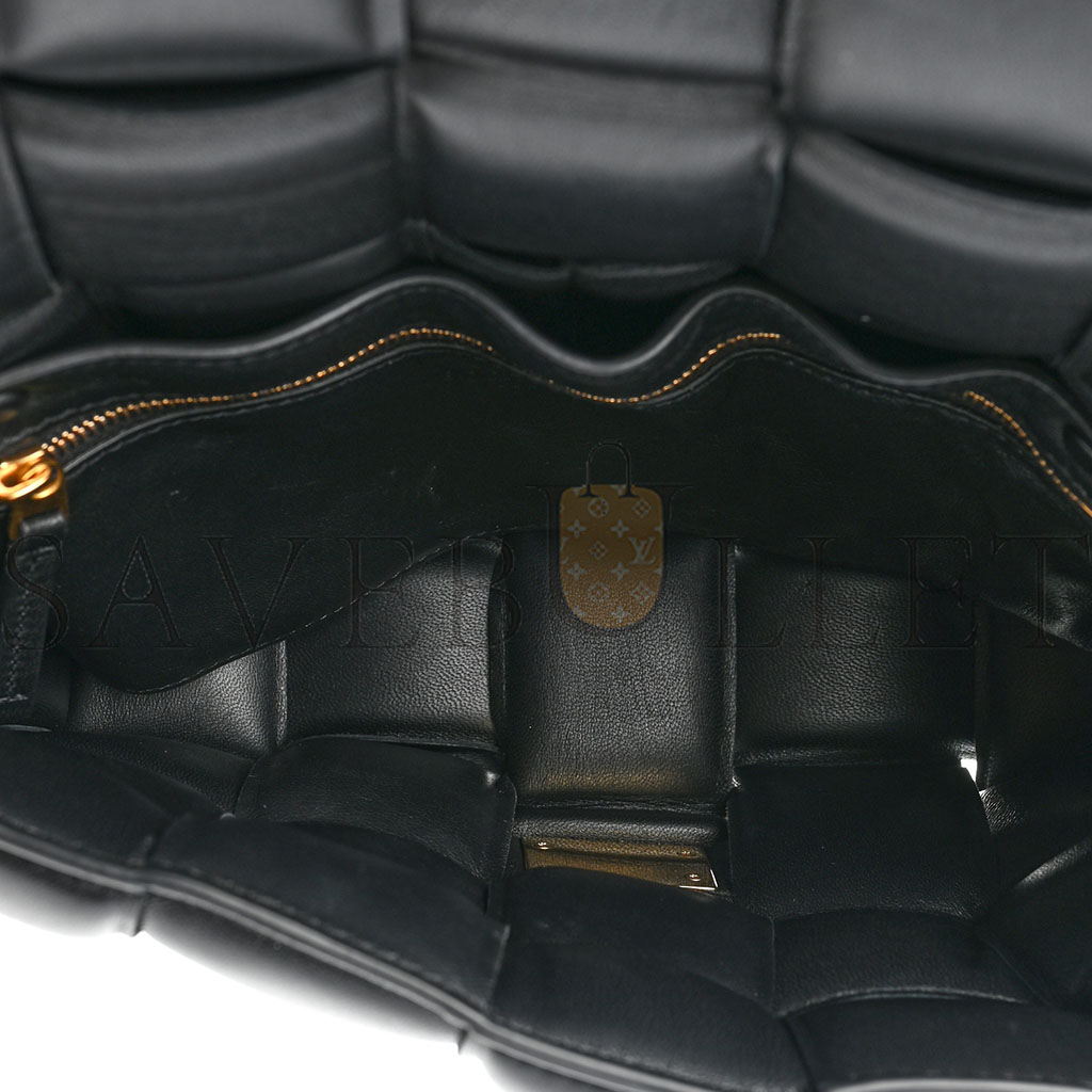 bo*te*ga Ve*ne*ta nappa maxi intrecciato padded cassette crossbody bag black  (26*18*8cm)