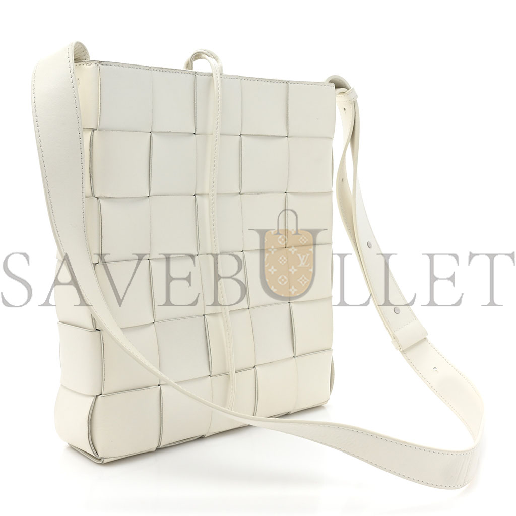 bo*te*ga Ve*ne*ta lambskin maxi intrecciato cassette messenger chalk  (26*23*5cm)