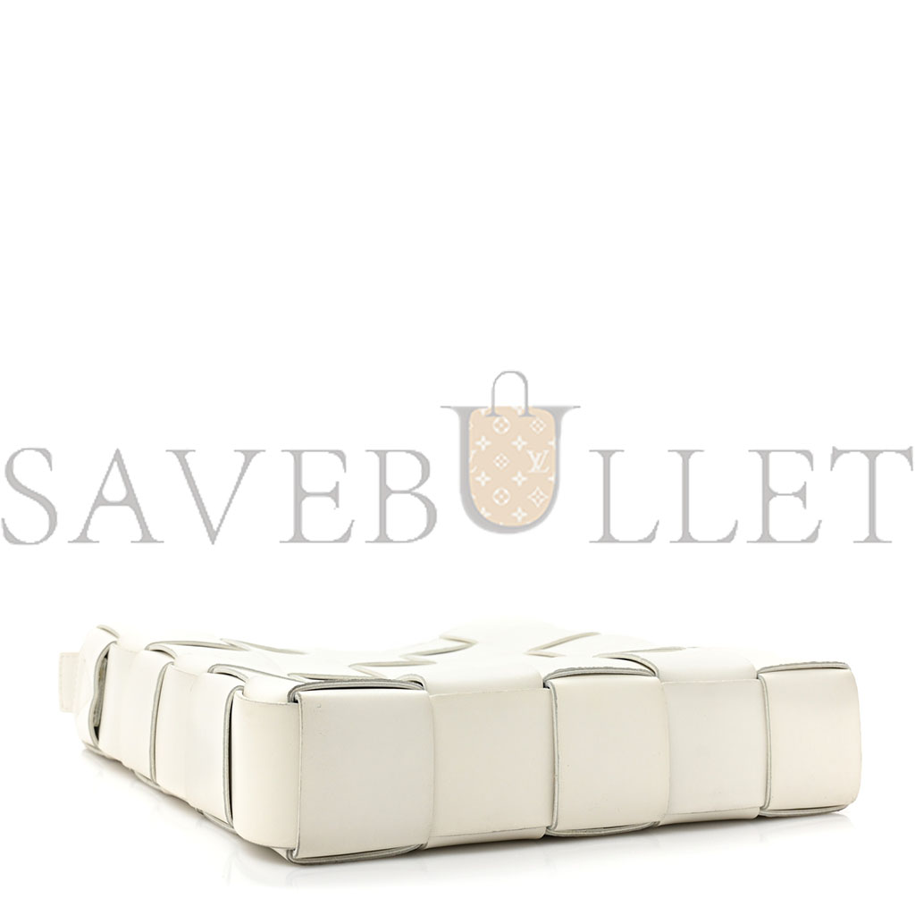 bo*te*ga Ve*ne*ta lambskin maxi intrecciato cassette messenger chalk  (26*23*5cm)