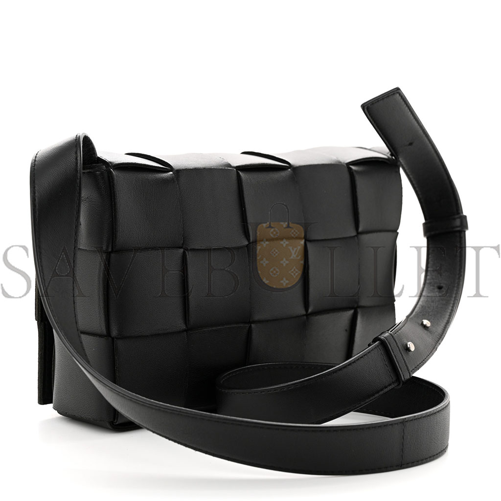 bo*te*ga Ve*ne*ta lambskin maxi intrecciato cassette crossbody bag black  (23*15*5.5cm)