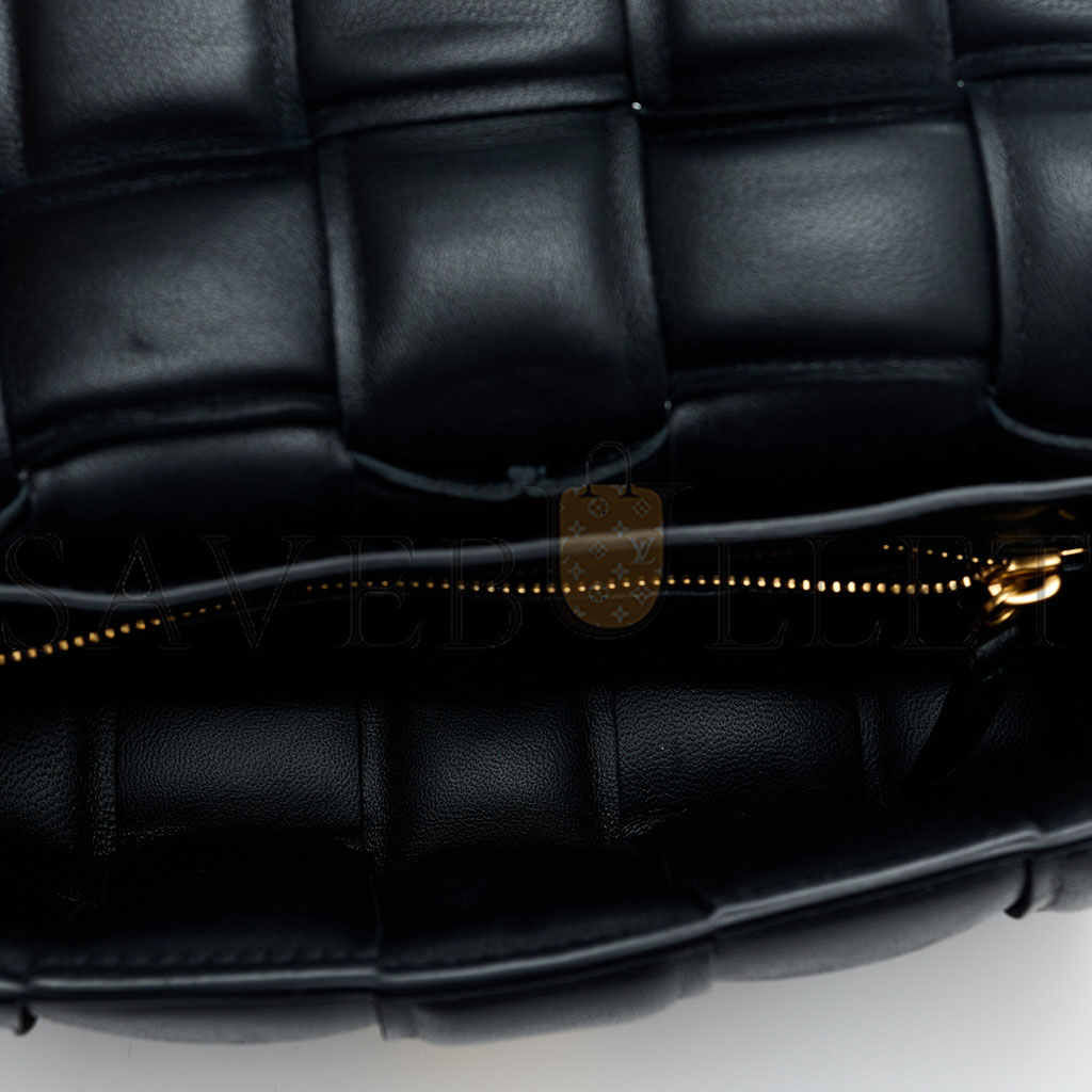 bo*te*ga Ve*ne*ta nappa maxi intrecciato small padded cassette crossbody bag black  (19*12*5cm)