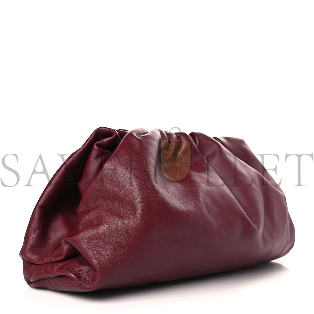 bo*te*ga Ve*ne*ta smooth butter calf the pouch oversized clutch bordeaux  (37*21*8cm)