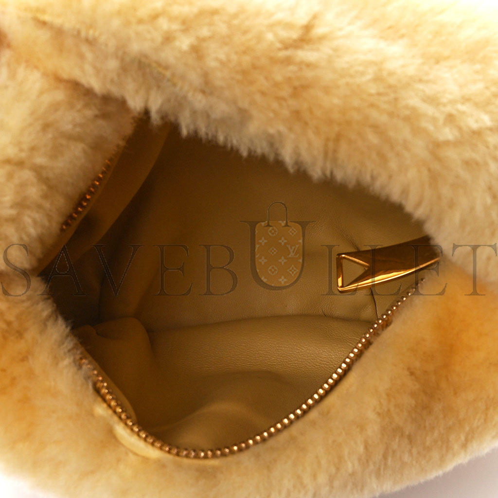 bo*te*ga Ve*ne*ta shearling lambskin mini jodie teddy  (27*14*8cm)