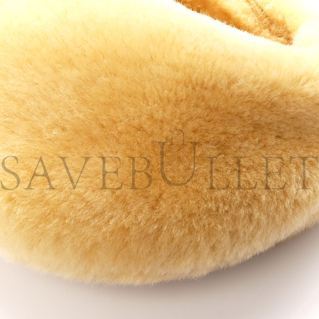 bo*te*ga Ve*ne*ta shearling lambskin mini jodie teddy  (27*14*8cm)