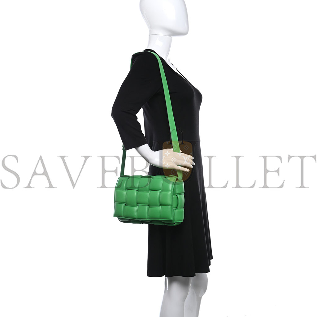 bo*te*ga Ve*ne*ta nappa maxi intreccio padded cassette crossbody bag parakeet  (26*18*8cm)