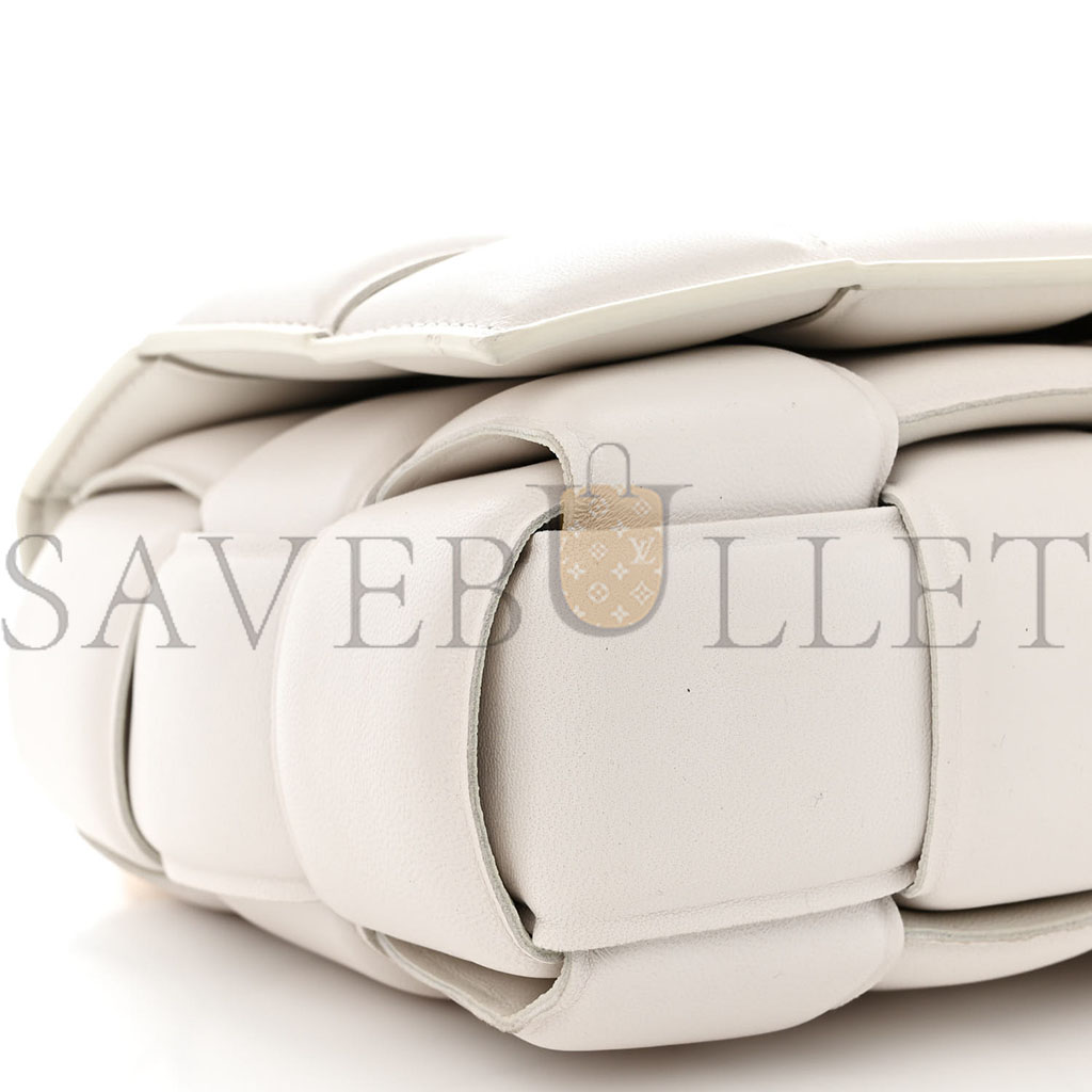 bo*te*ga Ve*ne*ta lambskin maxi intreccio padded chain cassette crossbody bag white  (27*17*8cm)