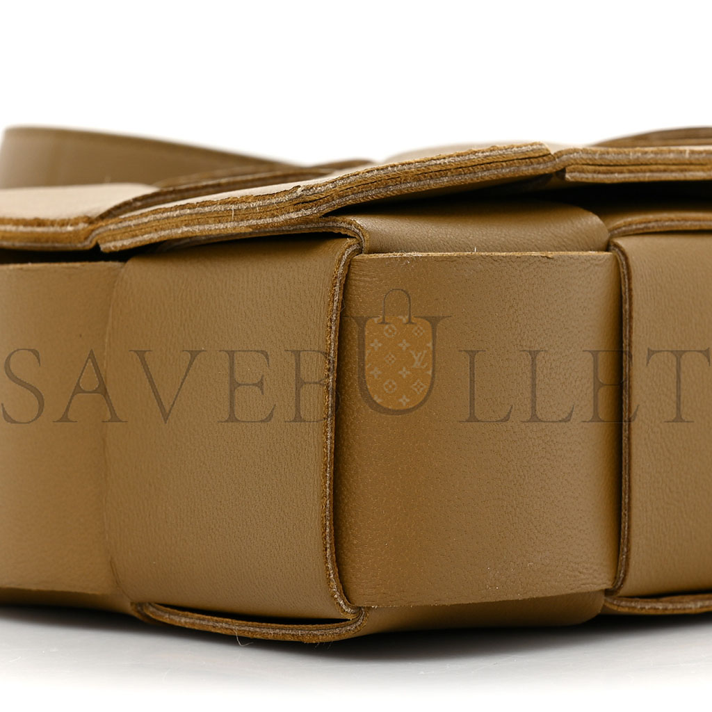 bo*te*ga Ve*ne*ta lambskin maxi intrecciato cassette crossbody bag acorn  (23*15*5.5cm)
