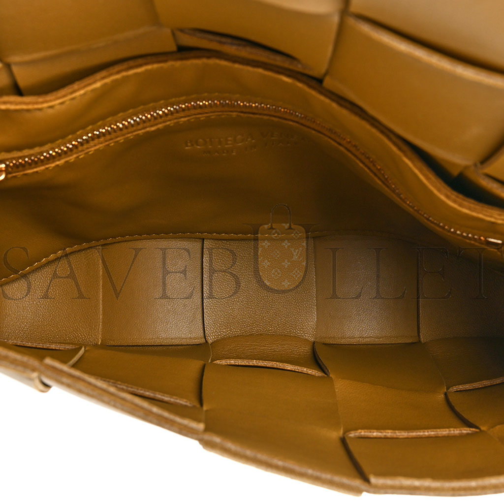 bo*te*ga Ve*ne*ta lambskin maxi intrecciato cassette crossbody bag acorn  (23*15*5.5cm)
