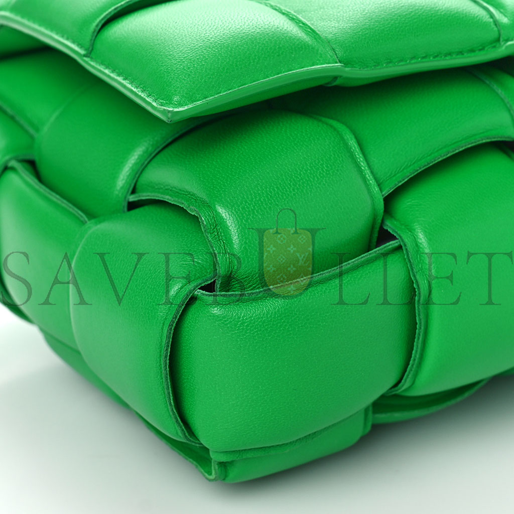 bo*te*ga Ve*ne*ta nappa maxi intreccio padded cassette crossbody bag parakeet  (26*18*8cm)