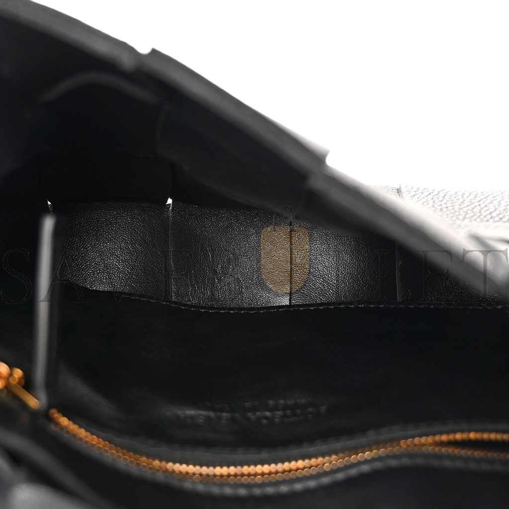 bo*te*ga Ve*ne*ta grained calfskin maxi intrecciato cassette crossbody bag black  (23*15*5.5cm)