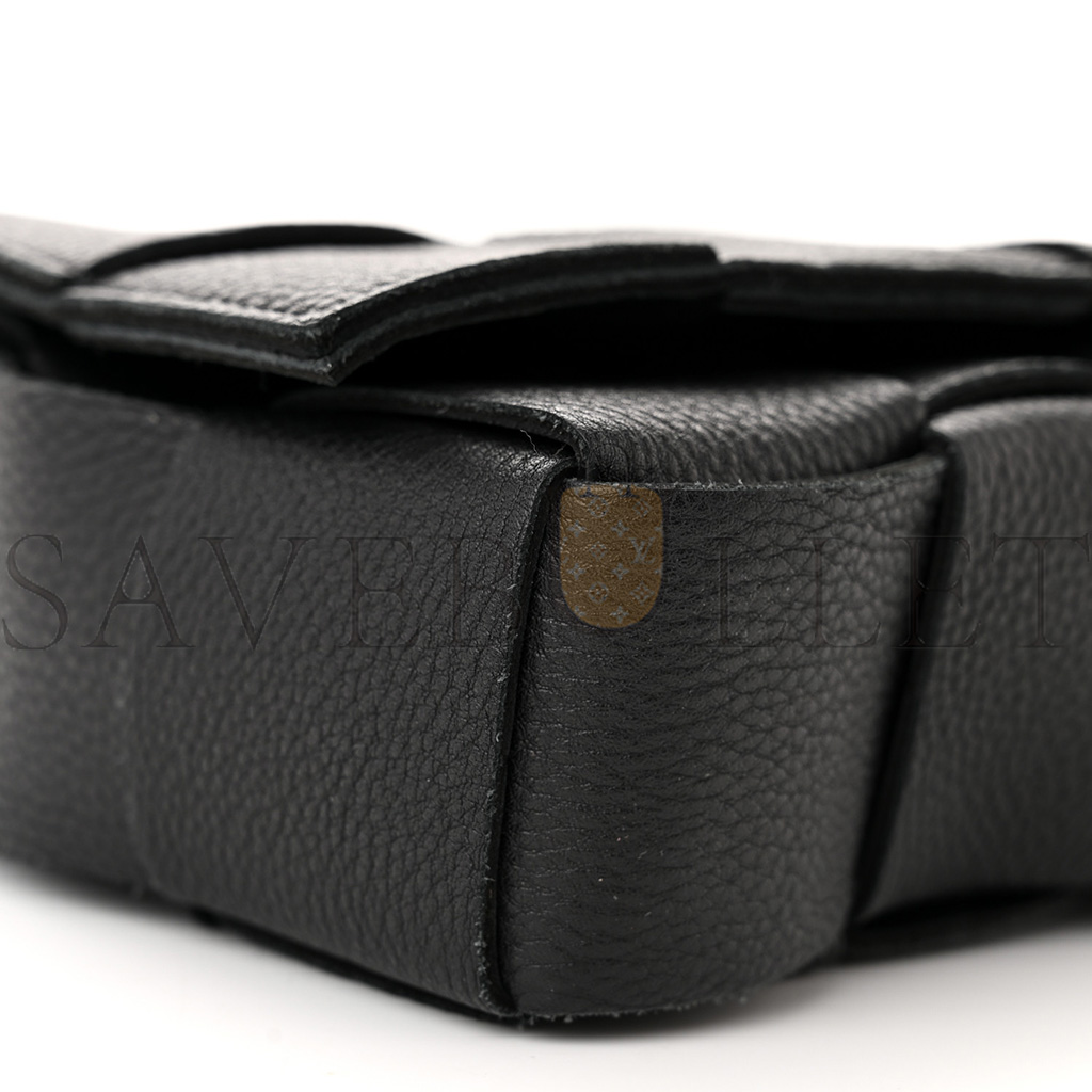 bo*te*ga Ve*ne*ta grained calfskin maxi intrecciato cassette crossbody bag black  (23*15*5.5cm)