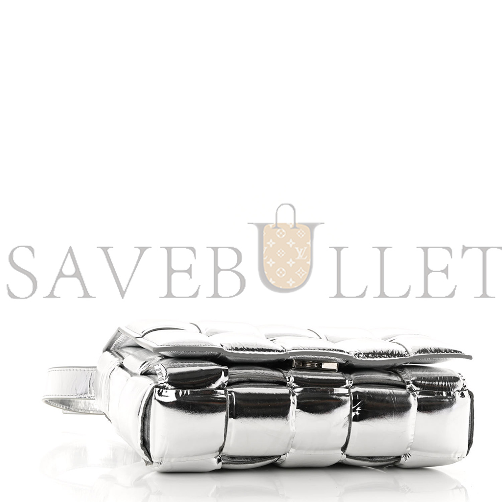 bo*te*ga Ve*ne*ta metallic lambskin padded cassette crossbody bag silver  (26*18*8cm)