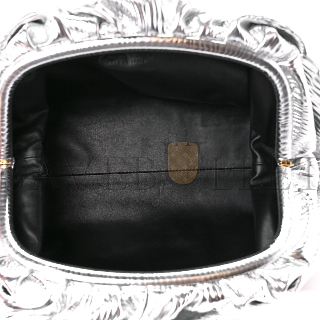 bo*te*ga Ve*ne*ta metallic bark calfskin embossed the pouch oversized clutch silver  (37*19*12cm)