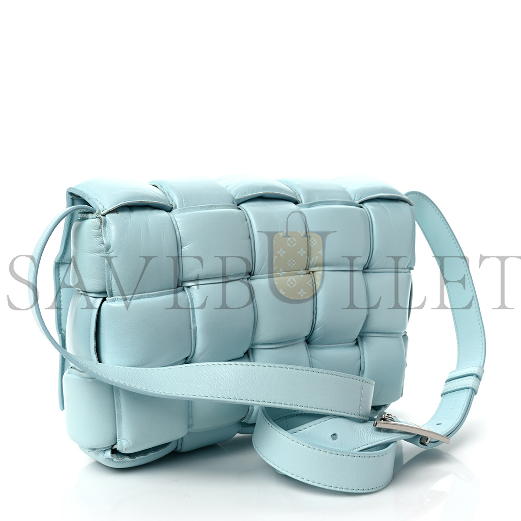 bo*te*ga Ve*ne*ta paper calfskin maxi intreccio padded cassette crossbody bag ice  (26*18*8cm)