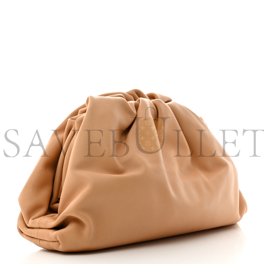 bo*te*ga Ve*ne*ta calfskin teen pouch almond  (31*15*6cm)