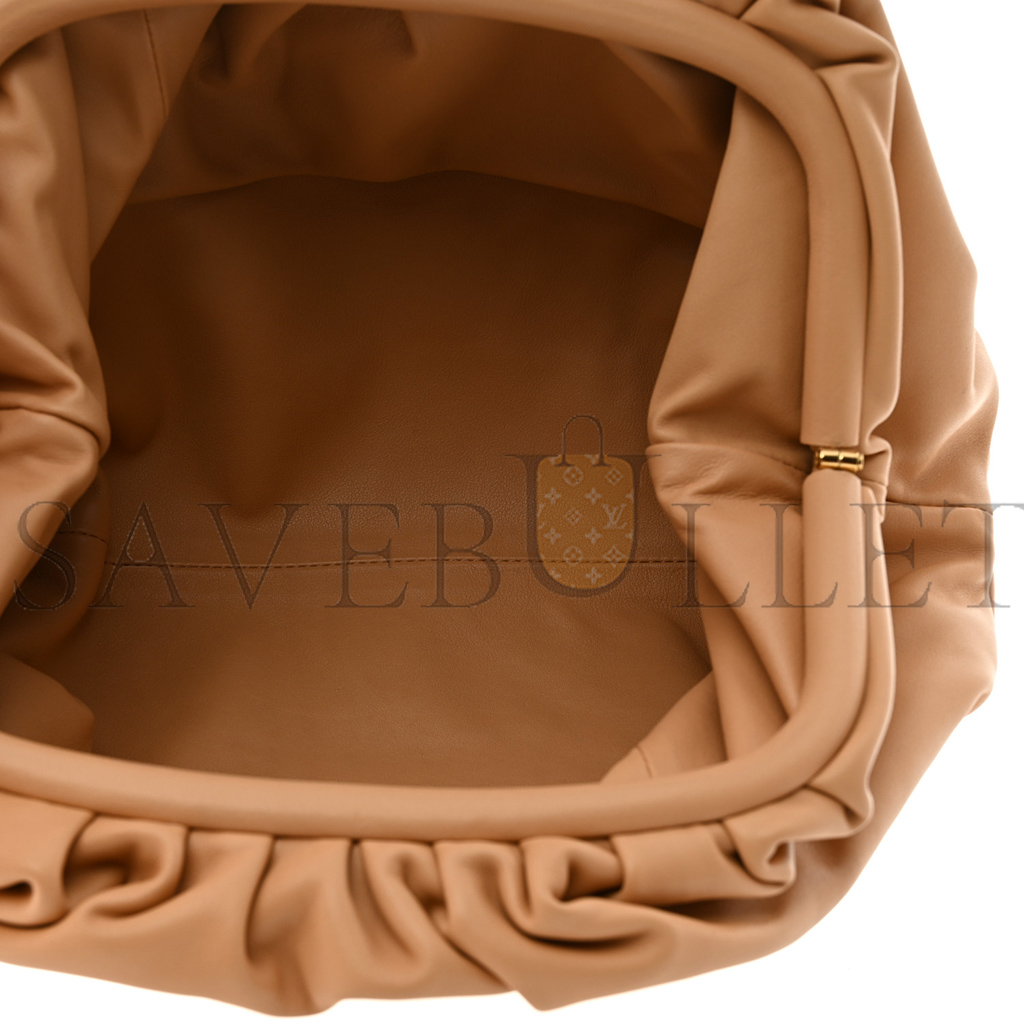 bo*te*ga Ve*ne*ta calfskin teen pouch almond  (31*15*6cm)