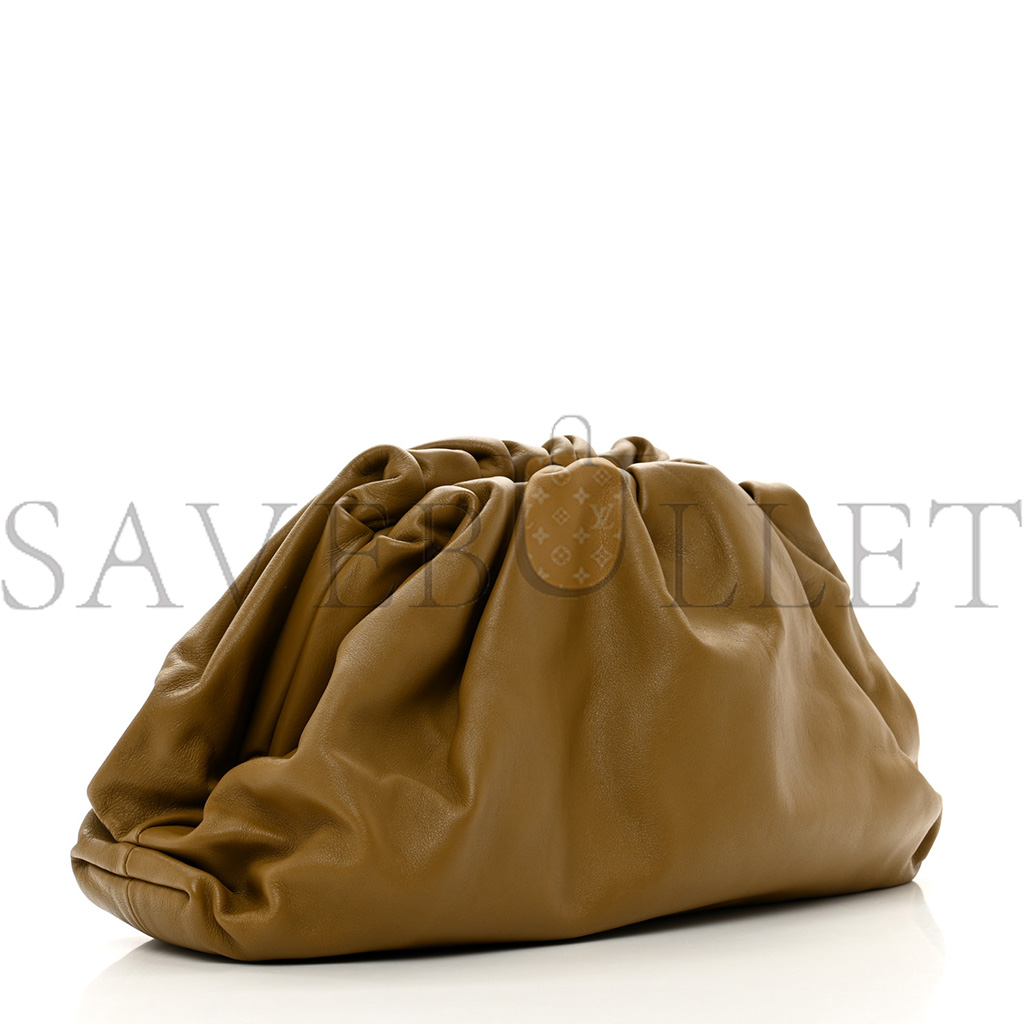 bo*te*ga Ve*ne*ta smooth butter calf the pouch oversized clutch cammello  (38*19*9cm)