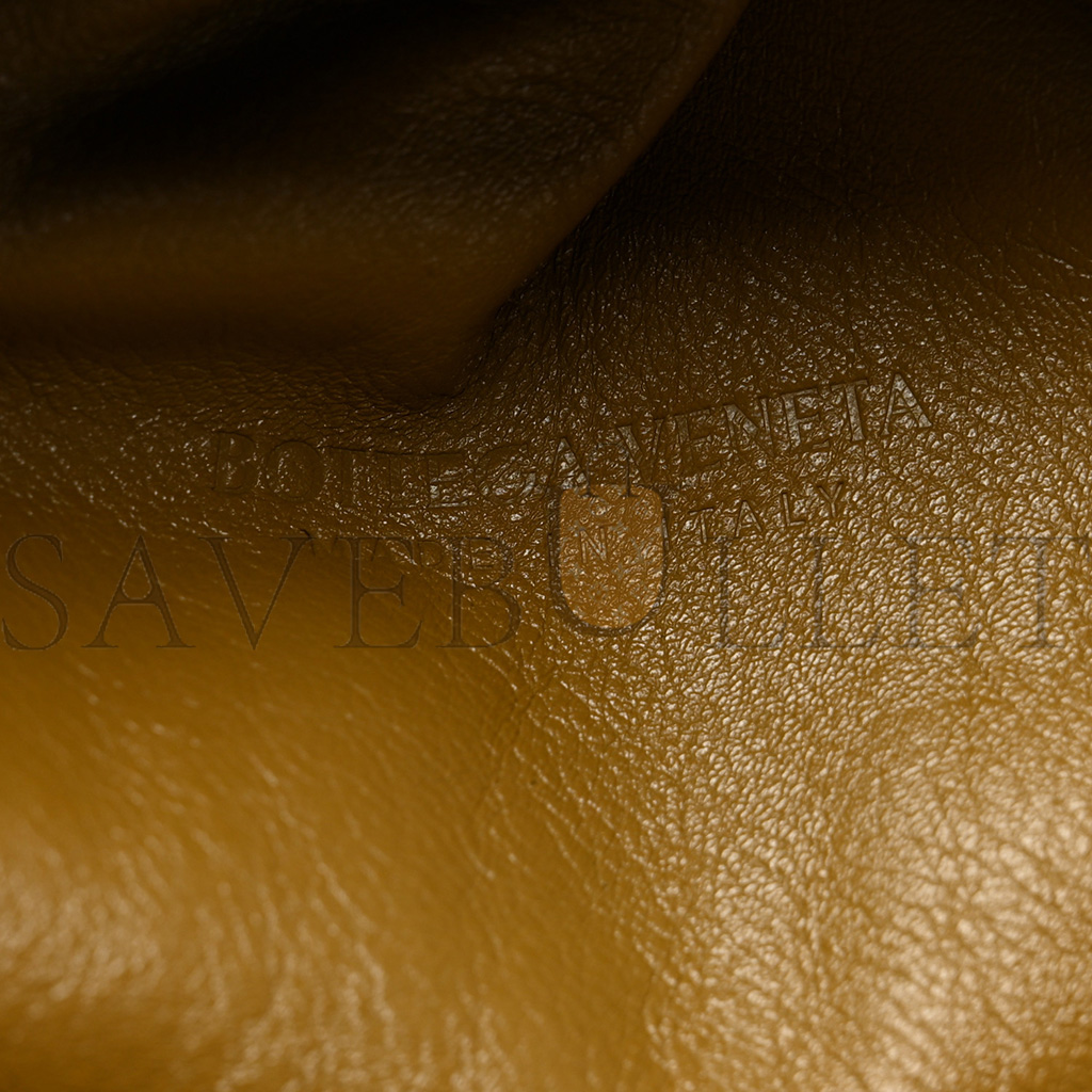 bo*te*ga Ve*ne*ta smooth butter calf the pouch oversized clutch cammello  (38*19*9cm)