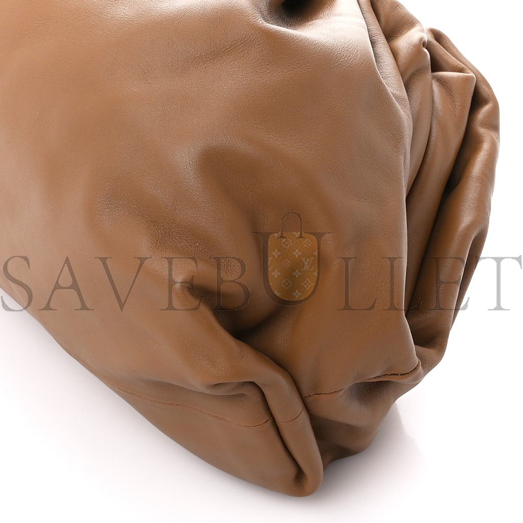 bo*te*ga Ve*ne*ta smooth butter calf the pouch oversized clutch teak (39*19*9cm)