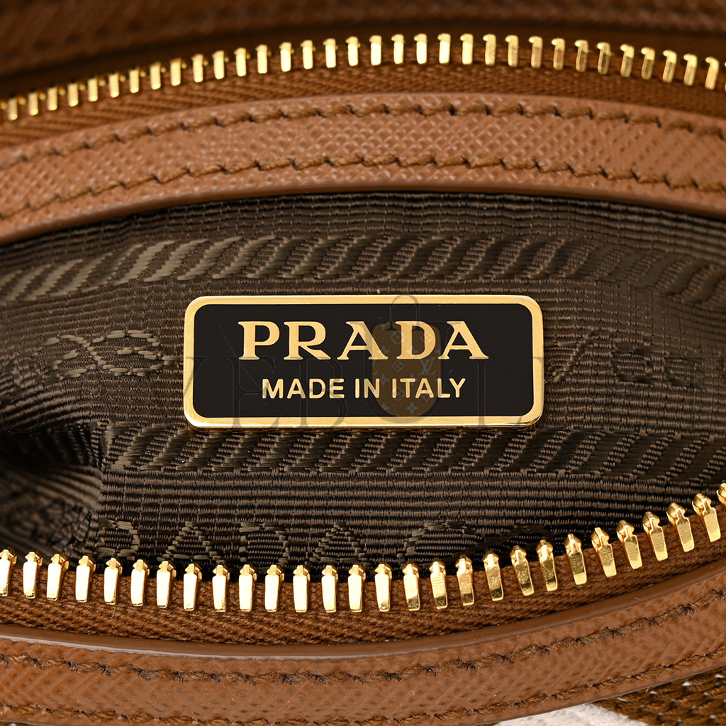 Pra*a jacquard saffiano triangolo symbole embroidered top handle crossbody bag tobacco talco (17*13*11cm)
