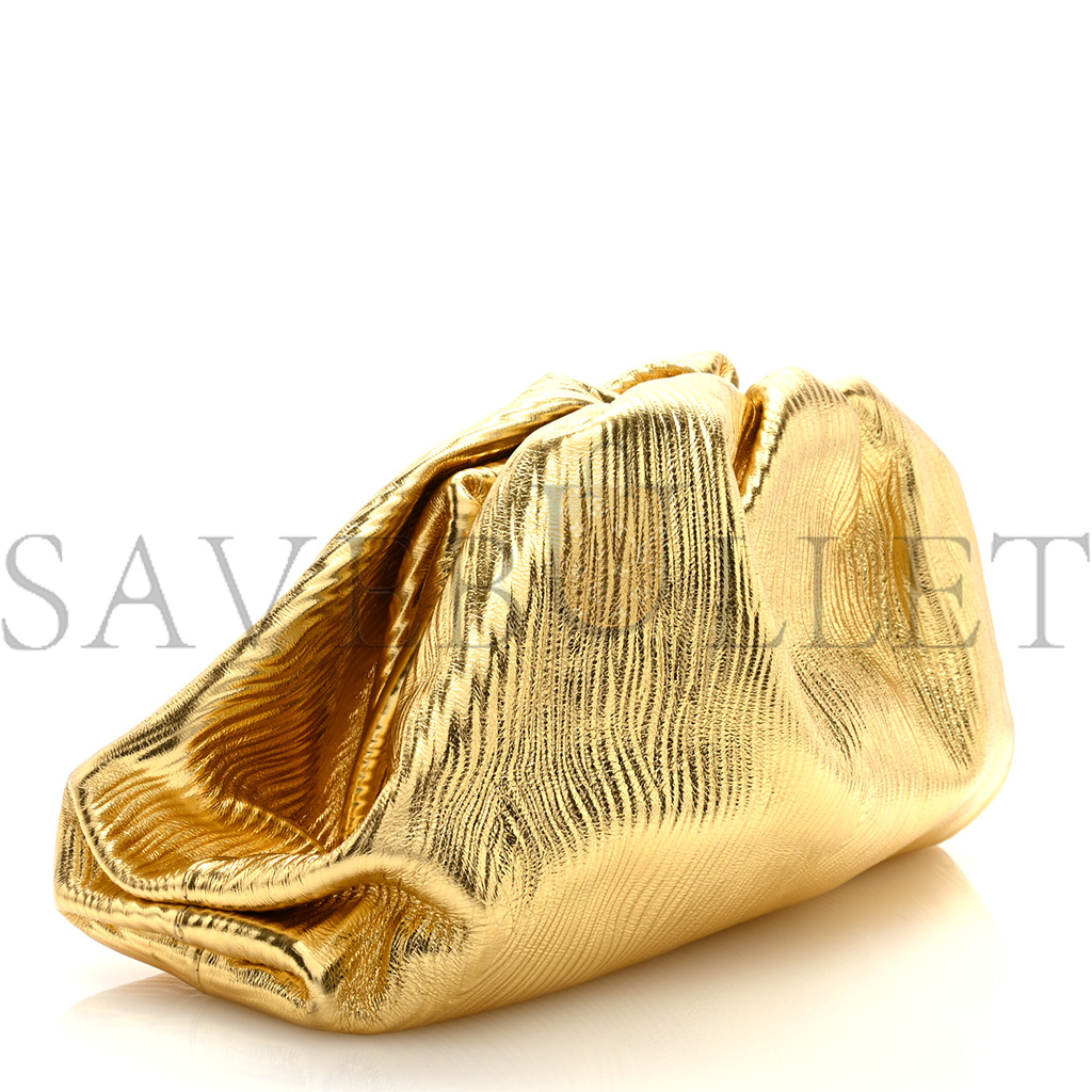 bo*te*ga Ve*ne*ta metallic bark calfskin embossed the pouch oversized clutch oro (37*21*13cm)