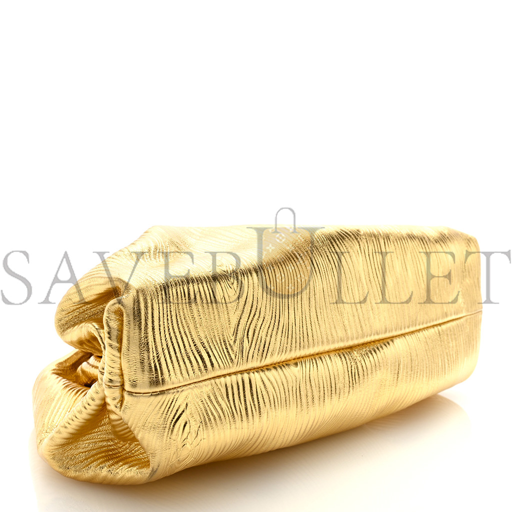 bo*te*ga Ve*ne*ta metallic bark calfskin embossed the pouch oversized clutch oro (37*21*13cm)
