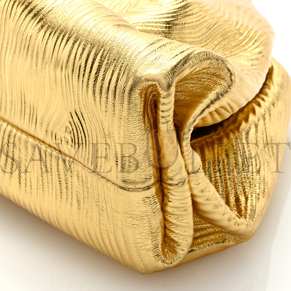 bo*te*ga Ve*ne*ta metallic bark calfskin embossed the pouch oversized clutch oro (37*21*13cm)