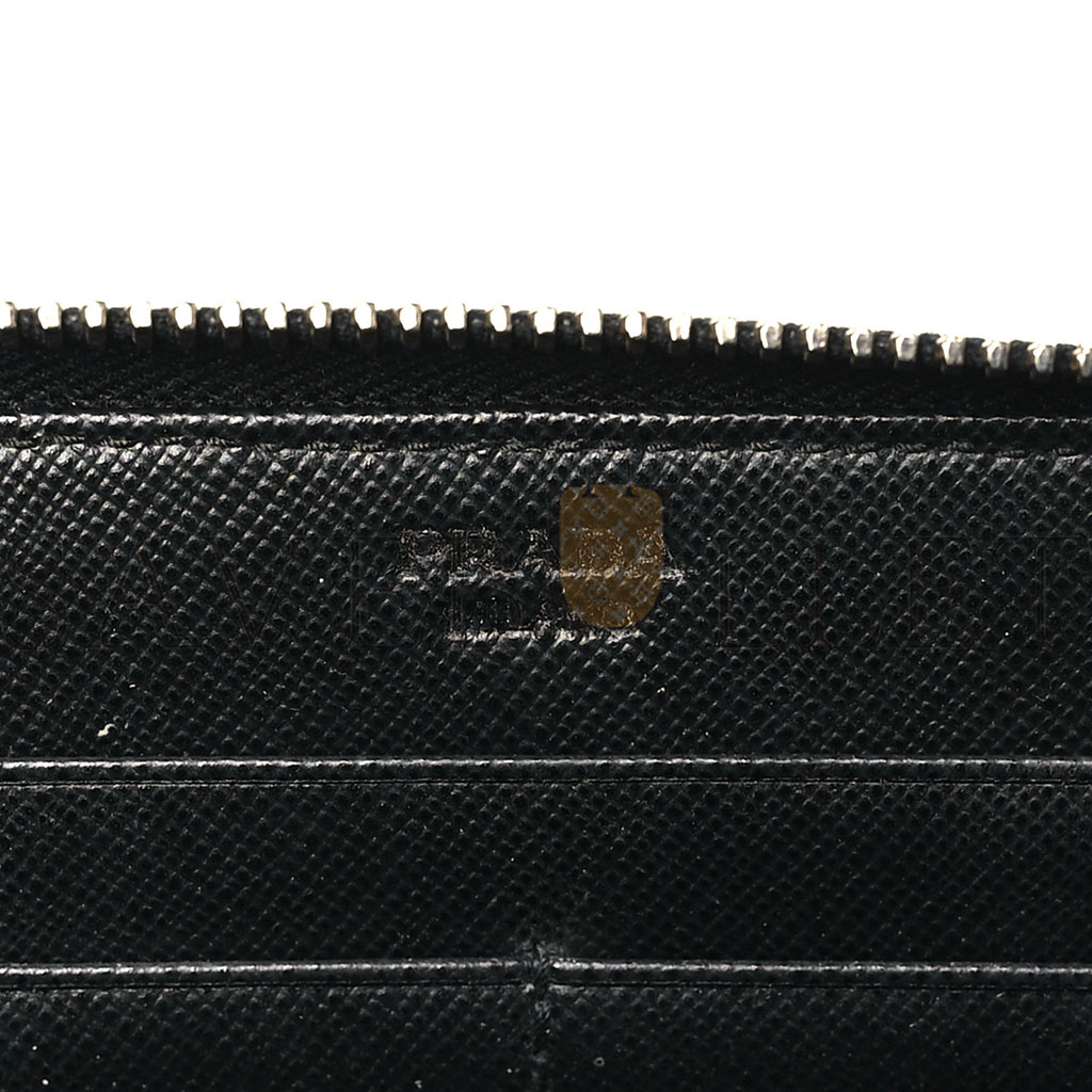 Pra*a saffiano metal zip around wallet black (18*10*2cm)