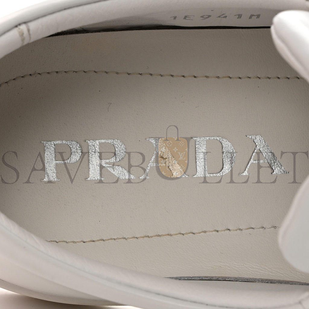 Pra*a spazzolato rois metal triangle logo 25mm sneakers 35.5 white soleil