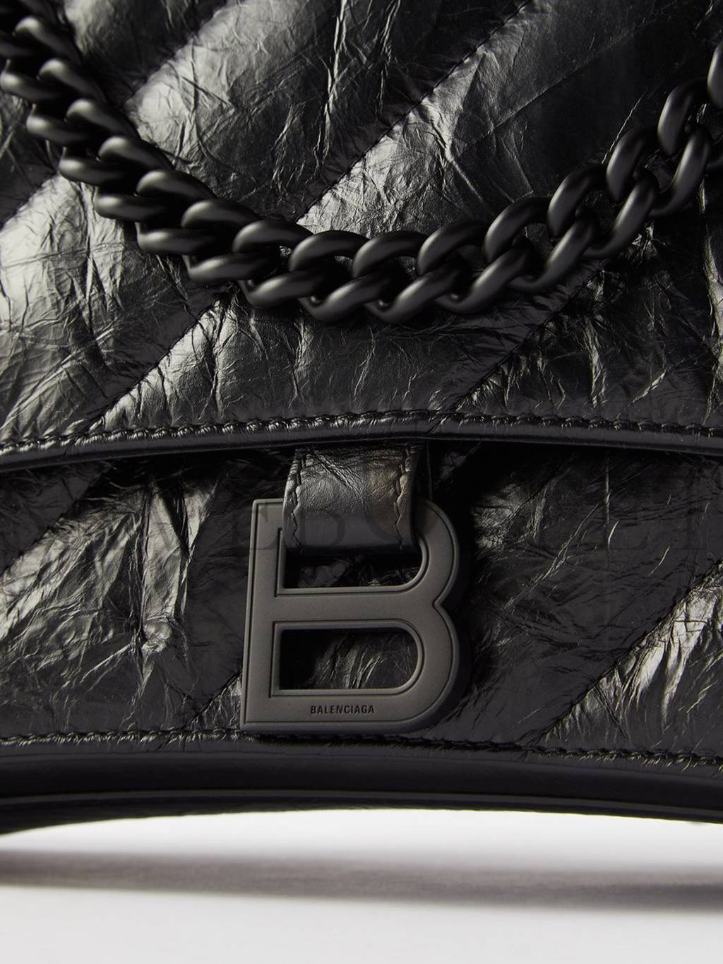 Ba*len*cia*ga black crush m quilted creased leather shoulder bag  matchesfashion us (30.9*20.3*11.4cm)