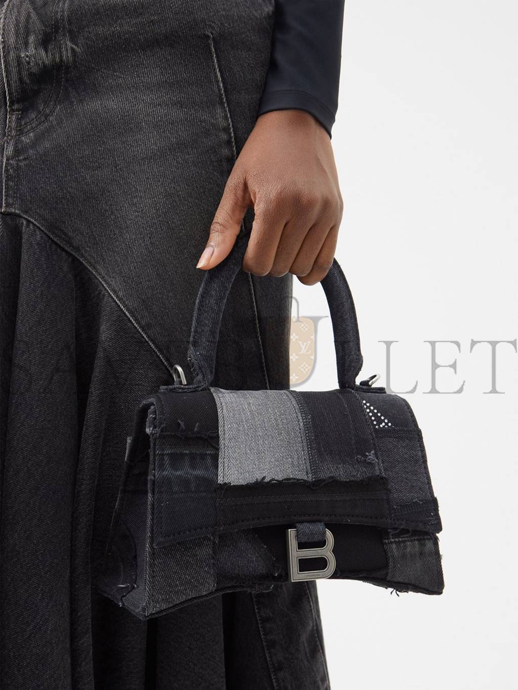 Ba*len*cia*ga blue hourglass s embellished denim bag  matchesfashion us (22.8*16.5*20cm)