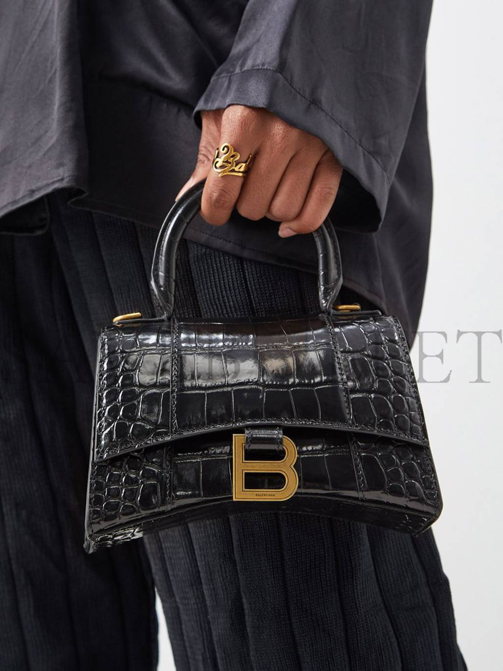 Ba*len*cia*ga black hourglass xs crocodile-effect leather bag  matchesfashion us (19*12.1*7.6cm)