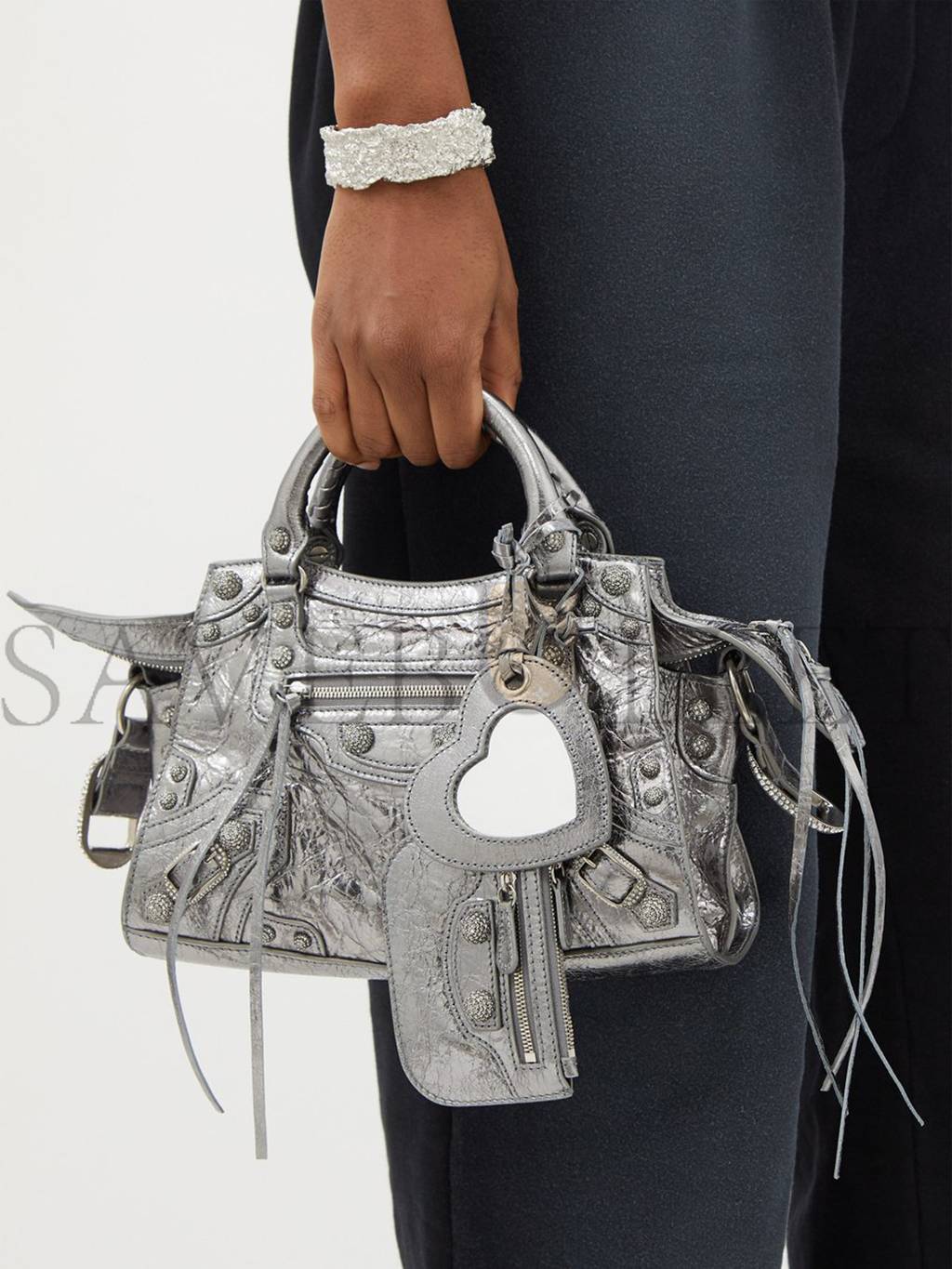 Ba*len*cia*ga silver neo cagole city xs leather bag  matchesfashion us (25.6*17*11.1cm)