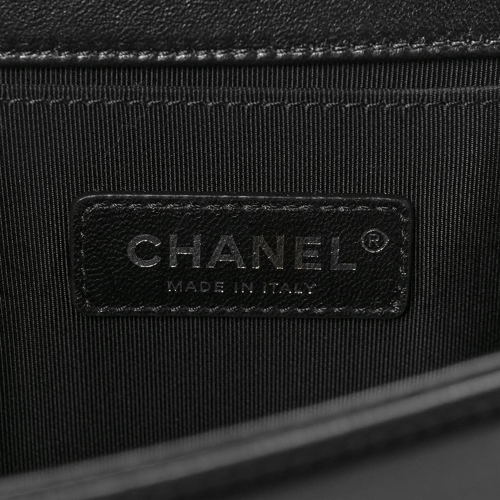 Ch*el calfskin quilted medium boy flap black silver hardware (25*14*9cm)