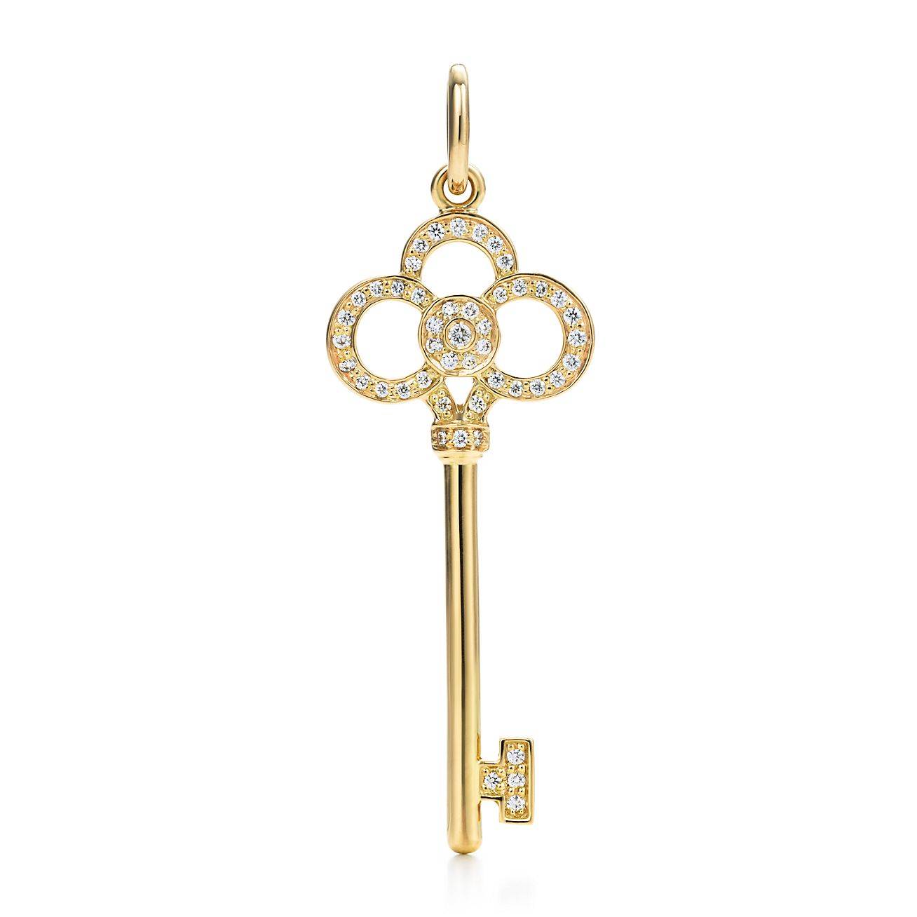 T*f*ny keys crown key in yellow gold with diamonds, 1.5
