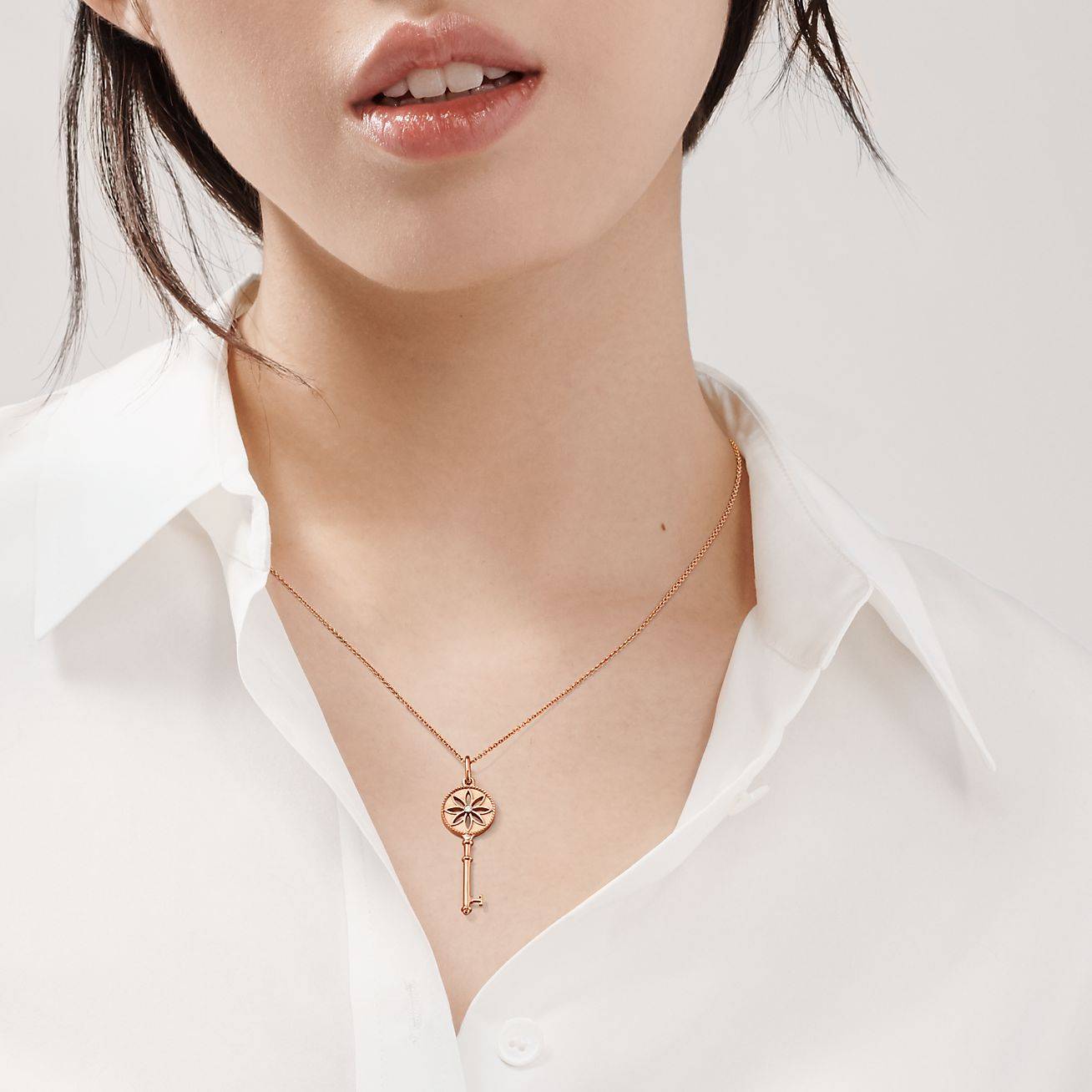 T*f*ny keys daisy key in rose gold with a diamond, 1.5