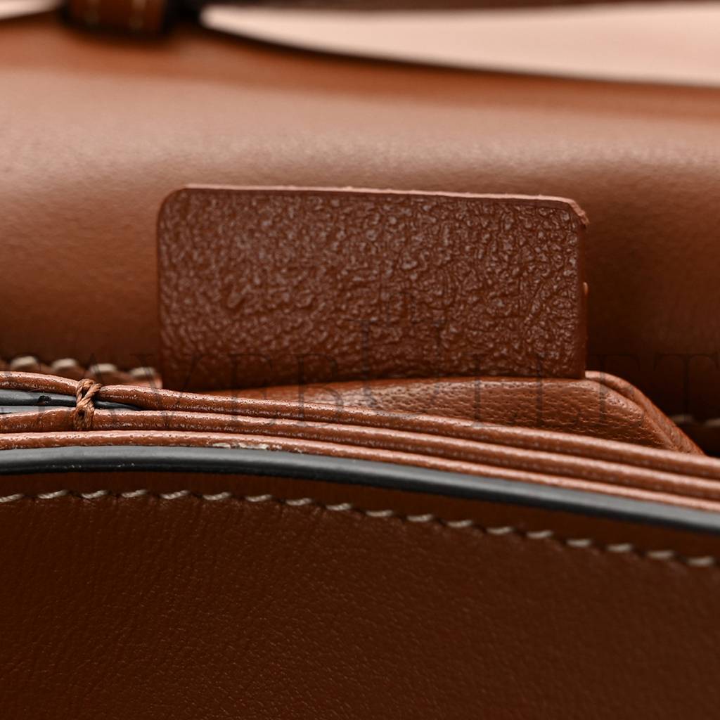 Ce**e smooth calfskin medium tabou tan (23*18*4cm)