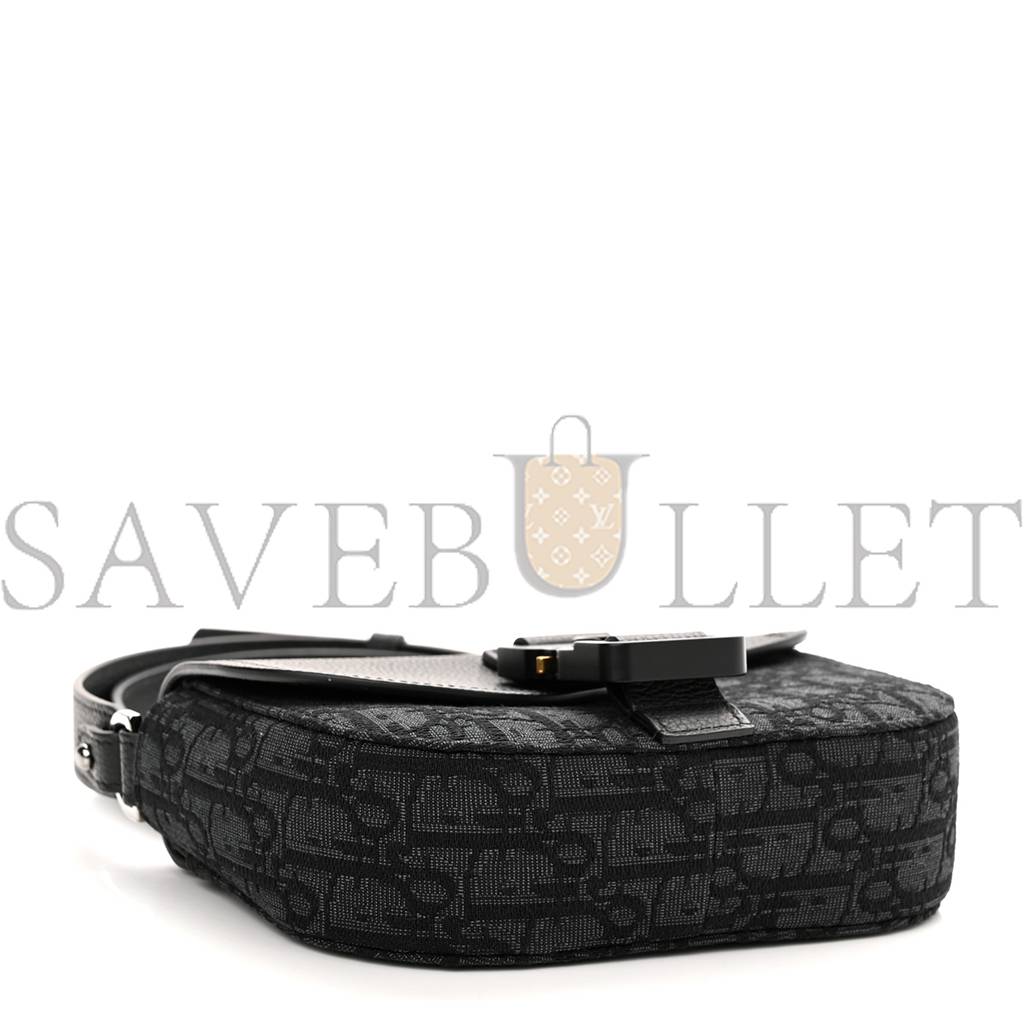 D*or grained calfskin oblique saddle pouch black (18*13*5.1cm)